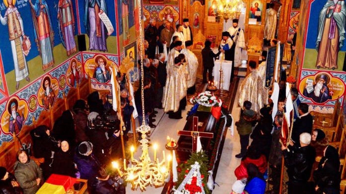 Românul ucis cu pietre în Suedia a fost îngropat în pământul natal. Cine a fost prezent la înmomântare