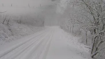 Blocati in propria tara! Circulatie inchisa pe A1, A2, 27 de drumuri nationale si 56 de drumuri judetene!