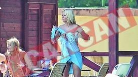 Simona Sensual face plaja cu nepotul ei