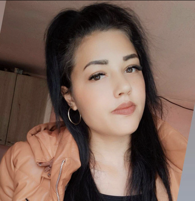 Anda, o tânără de 23 de ani din Mureș, a fost ucisă și incendiată în casă. Fostul ei iubit, principalul suspect, este de negăsit!