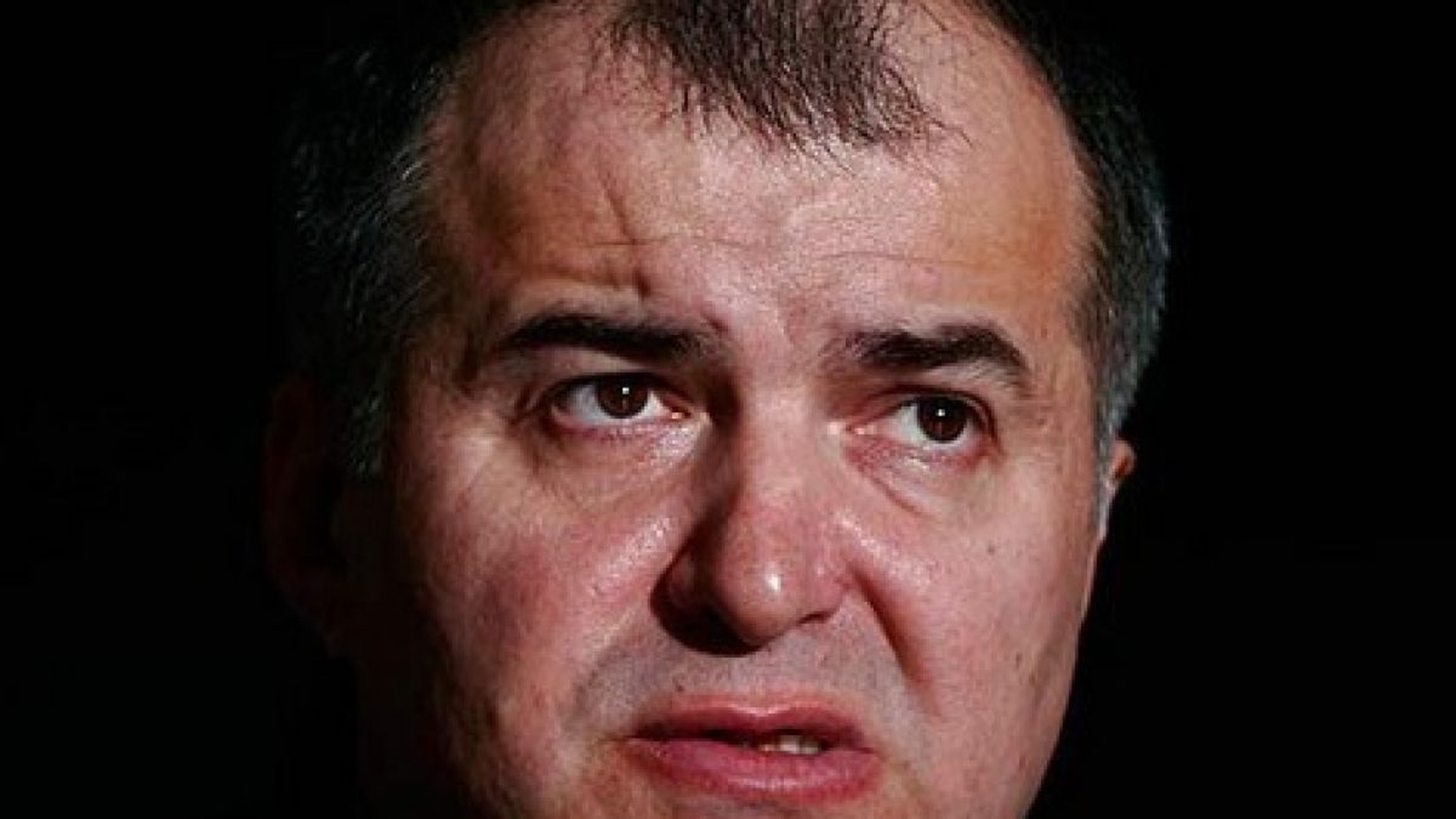 Florin Călinescu, abia plecat de la Pro TV, a ajuns să ceară bani oamenilor, pe net: "Daţi, măi, 1 euro!". A rămas fără cash?
