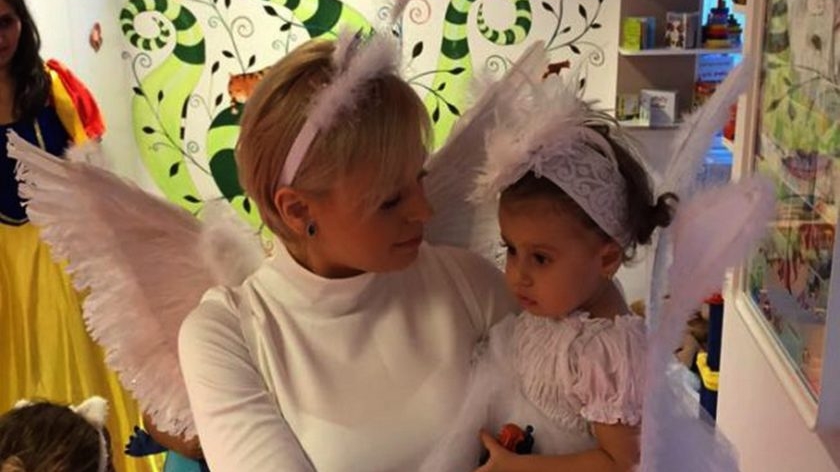 Adorabil! Cum s-au fotografiat Misha și fetița ei în prag de sărbători