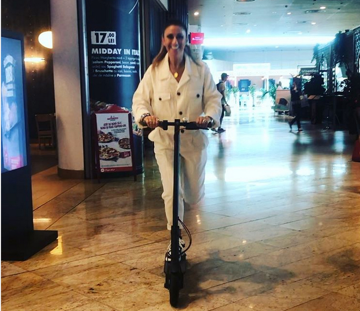 Cum a apărut Anamaria Prodan îmbrăcată, într-un mall din București. Lumea și-a dat coate când a văzut-o așa