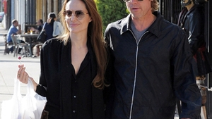 Afla cand se marita Angelina Jolie cu Brad Pitt!