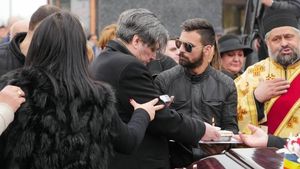 Ce va face CORNEL GALEŞ cu apartamentul din Capitală în care a trăit alături de ILEANA CIUCULETE