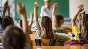 Profesorii, forțați să predea online! Anunțul făcut de ministrul Educației. “Este necesar!”