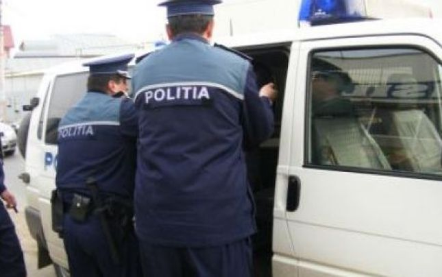 Supărat că a fost amendat și că i s-a reținut certificatul de înmatriculare, un interlop a amenințat grav un polițist. Inculpatul a ajuns, ulterior, în fața magistraților