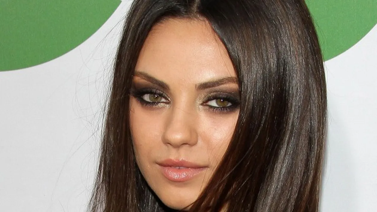 Nimeni nu a mai recunoscut-o! Cea mai frumoasă femeie din lume s-a transformat intr-o vrăjitoare de dragul artei