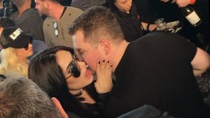 A recucerit-o pe Roxana, însă… Bozo nu se astâmpără deloc! A scos-o la o cină în familie pe Diana, prima lui dragoste