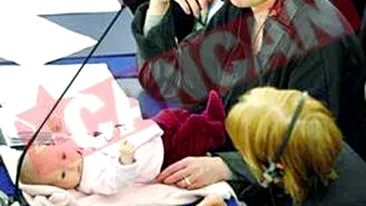 S-a dus cu bebelusul in Parlament