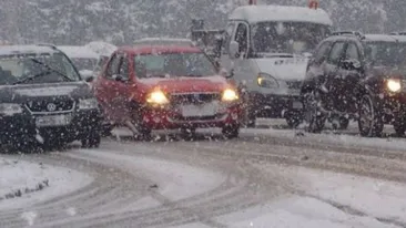 Vremea ne dă bătăi de cap! A fost emis cod galben de ploi, vânt şi ninsori