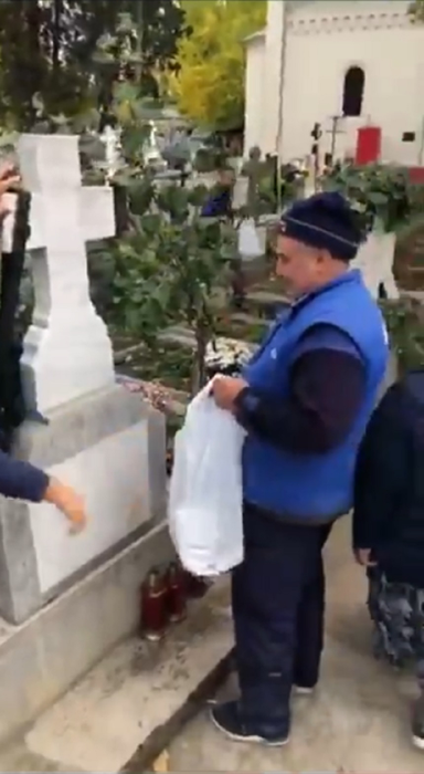 Văduva lui Fane Spoitoru a împărțit mai multe sacoșe cu mâncare