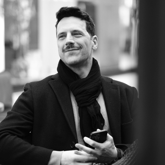 Adrian Nartea: "Dar știi bancul ăla, cu diferența dintre o pizza și un actor? Cu o pizza hrănești toată familia!" (Foto: Instagram)