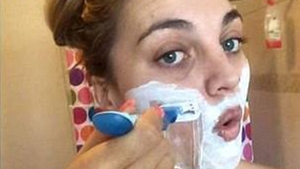 Această tânără este nevoită să se bărbierească în fiecare zi! Motivul este cutremurător