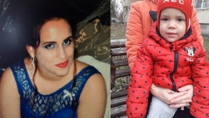 O mamă și fetița ei, căutate de poliție. Femeia a dispărut fără urmă cu tot cu copil