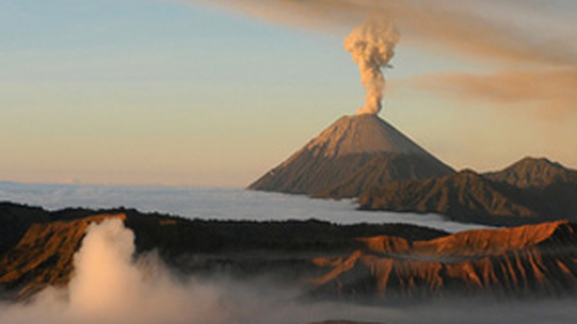 Spectacol natural! Eruptia vulcanului Concepcion din Nicaragua a proiectat lava la o inaltime de un kilometru!