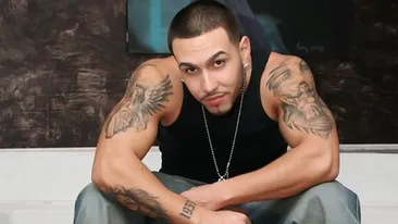 Alex Velea si-a inlocuit verigheta cu un ghiul cu cap de mort. Vezi ce suma fabuloasa a platit artistul pentru bijuterie!