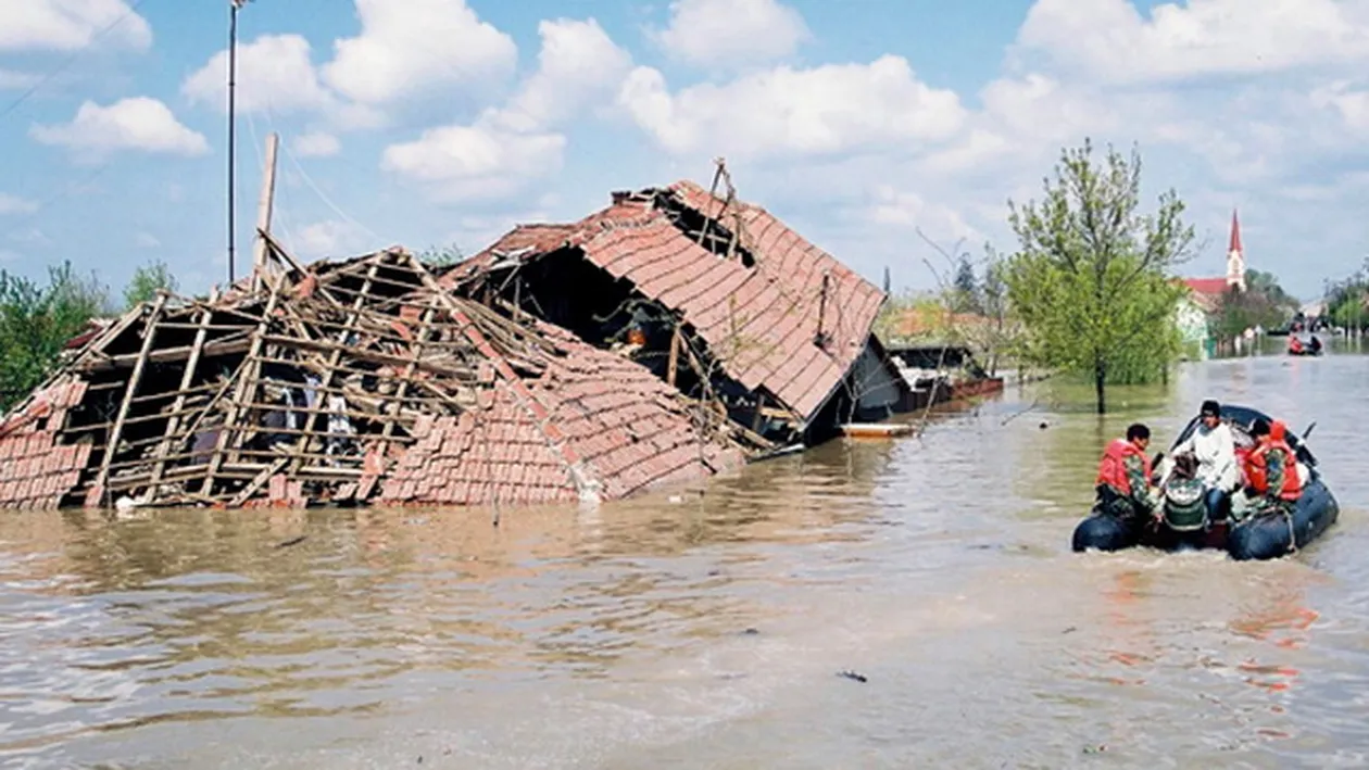Cod rosu de inundatii! Se aplica in trei judete!
