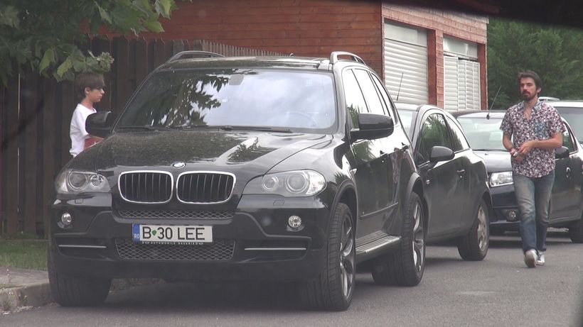 Activitate suspecta filmata de paparazzi acasa la Andreea Marin! Cum isi exerseaza Tuncay rolul de tata!