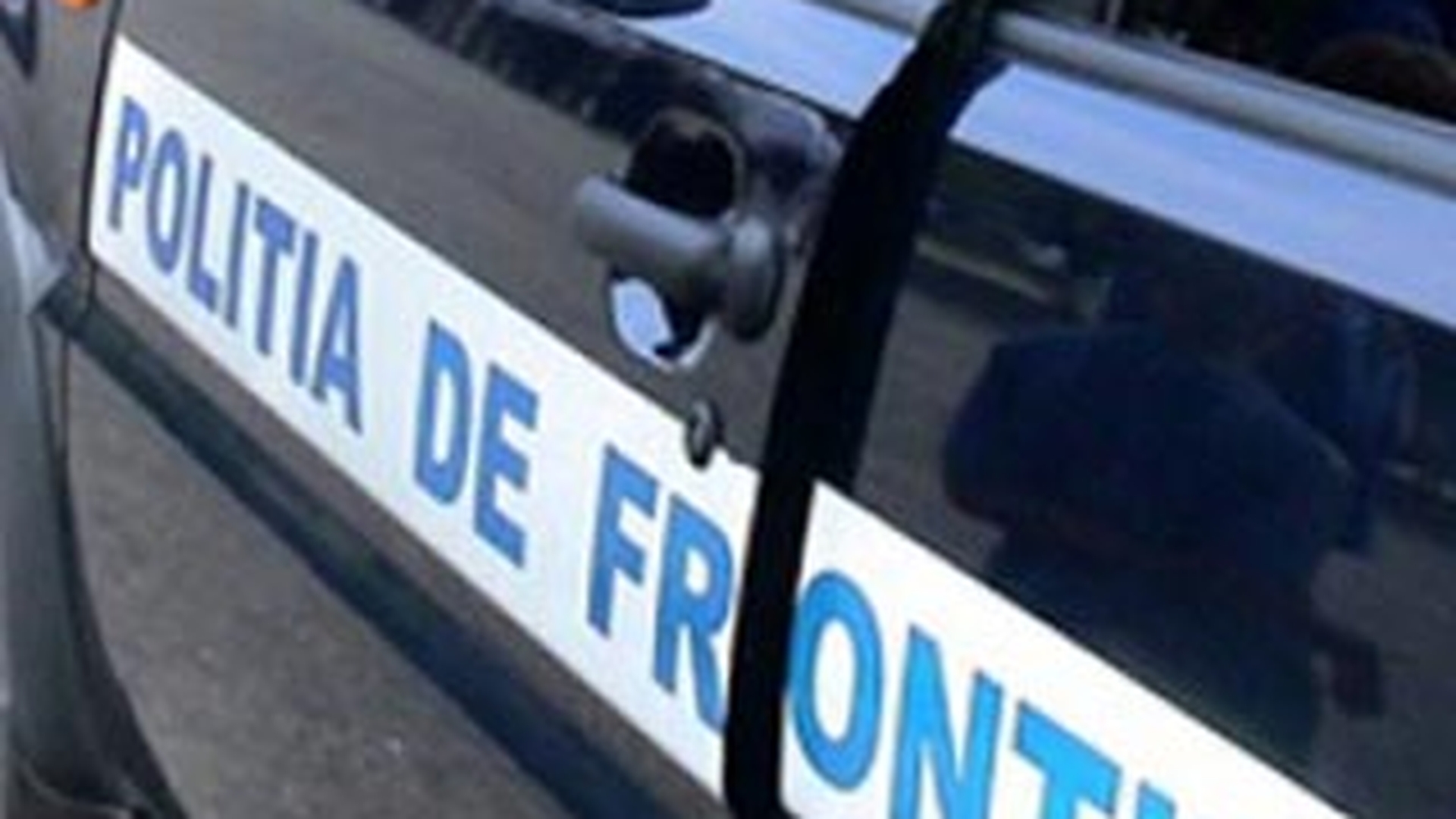 Un algerian a fost prins in timp ce incerca sa iasa din tara ascuns in portbagajul unei masini