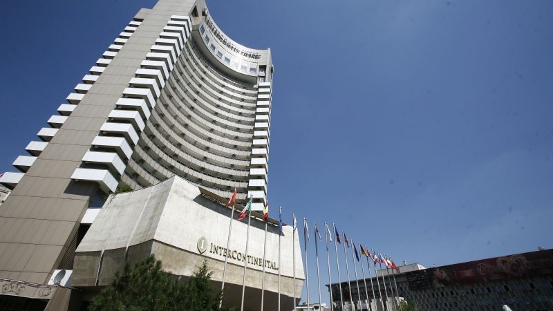 Cine este bărbatul care s-a aruncat de la etajul 15 al Hotelului Intercontinental. S-a sinucis după ce s-a certat cu soția la telefon