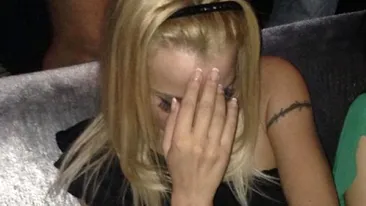 Nicio Craciunita nu este mai perversa ca ea! Nici renii lui Mos Craciun nu mai trag la sanie dupa ce o vad pe blonda asta!