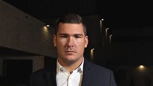 Cum își liniștește Călin Donca copiii în Dubai, în mijlocul bubuiturilor provocate de conflictul din Orient