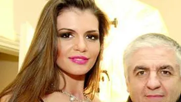 A facut bani cu sotia presedintelui Frantei