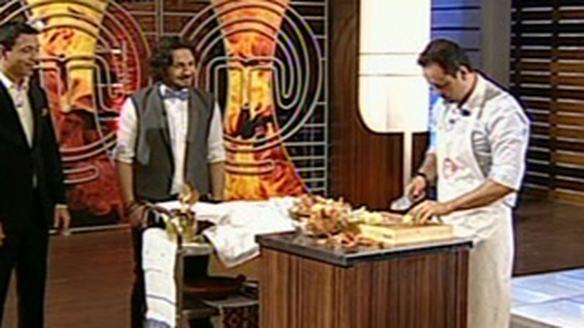 Maruta, pedepsit de juriul de la "MasterChef" sa taie ceapa! Le-a dat sa manance fasole, ciolan si slanina!
