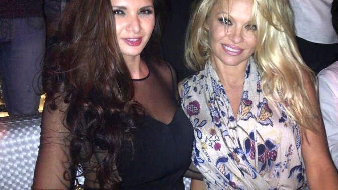 O duce din ce in ce mai bine! Ramona Gabor s-a împrietenit in Dubai cu Pamela Anderson: "Monica m-a rugat să am grijă de ea"