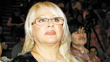 Mirabela Dauer face plaja topless si poarta slip tanga! Arat super la 64 de ani!