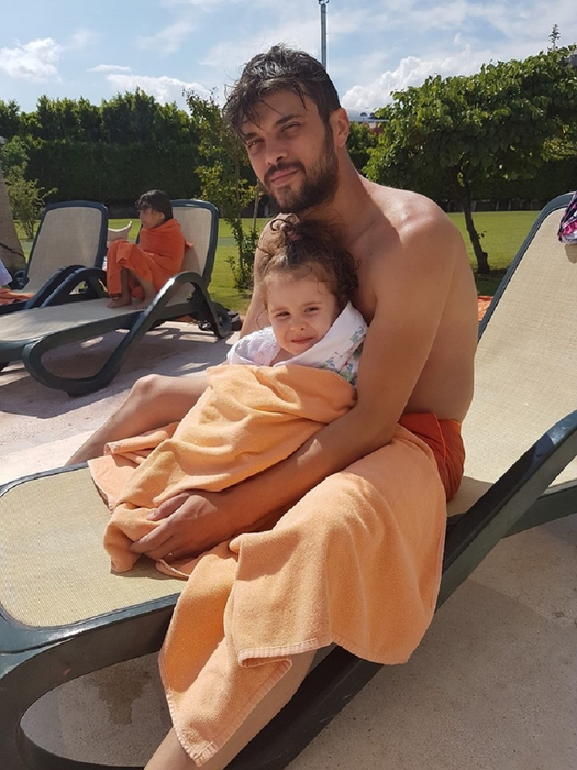 Oana Roman a ieşit la plajă, în Antalya. Cum arată fiica fostului premier ”naturală”