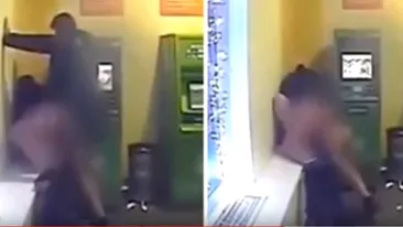 VIDEO 18+ | Imagini INCREDIBILE surprinse de camera video unui bancomat! Ce face acest cuplu ca să scape de frigul de afară