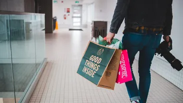 Anunțul făcut de Ioana Mihăilă! Românii ar putea avea acces la mall şi în supermarket-uri doar cu paşaportul COVID-19