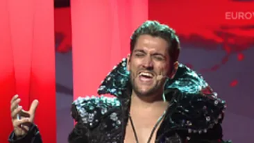 Cat de penibil! Cezar Ouatu si-a mintit fanii fara jena, iar noi avem dovada! A spus ca este in Dubai si, cand colo...