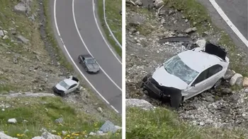 S-a oprit pe Transfăgărășan să facă poze, iar mașina i-a căzut într-o râpă. Șoferița uitase să tragă frâna de mână