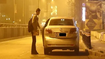 Mircea Badea, chinuit de o sticla de vin! Uite cat de greu i-a fost sa aleaga licoarea potrivita!