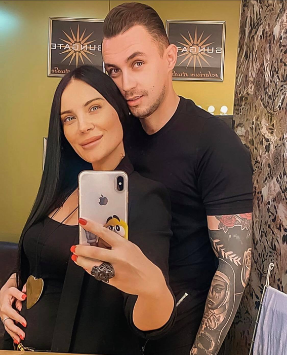 După ce s-a cuplat cu Claudiu Dragu, sexy-patroneasa se pregătește pentru rolul de mămică