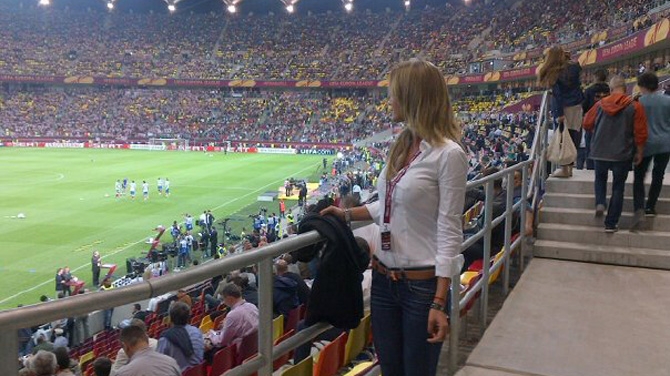 Marina Dina s-a dus la Finala Europa League fara sutien pe ea! Vezi ce inaintare are si cum i se vad sfarcurile