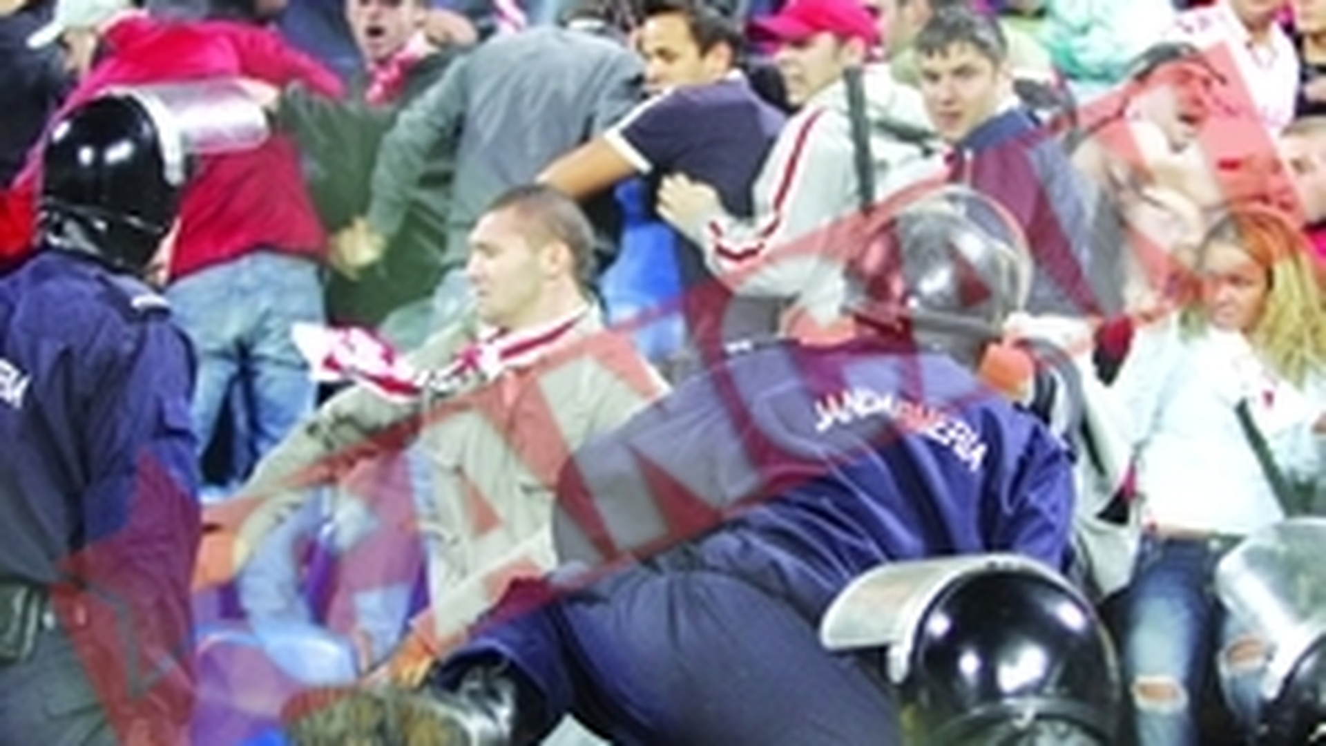 Jandarmeria si Justitia alunga oamenii din stadioane