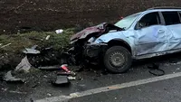 Accident terifiant la Pătrăuţi! O persoană a decedat după ce două maşini s-au ciocnit frontal. Imagini şocante