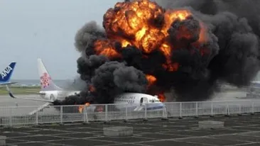 VIDEO / Panică la bordul unui avion! Se pregătea să decoleze, dar a luat foc!