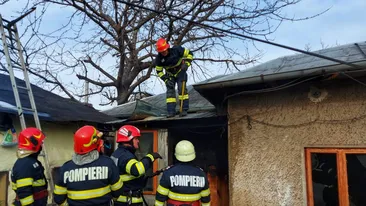 Incendiu de proporții la o casă din Giurgiu, după ce o tânără a încercat să aprindă focul în sobă