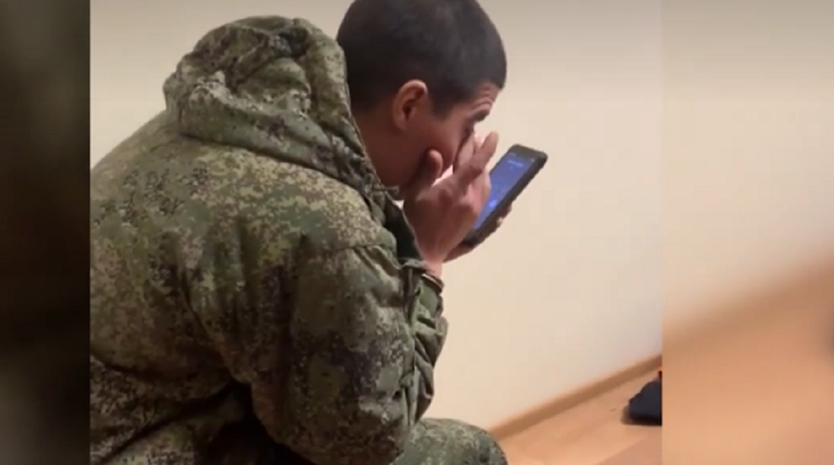 Ce le fac, de fapt, ruşii propriilor soldaţi, răniţi în luptă? Dezvăluirile cutremurătoare ale unul soldat rus, capturat de civilii ucrainieni
