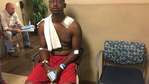 El e bărbatul care a salvat 30 de oameni din masacrul din Las Vegas! Imaginea eroului a devenit virală