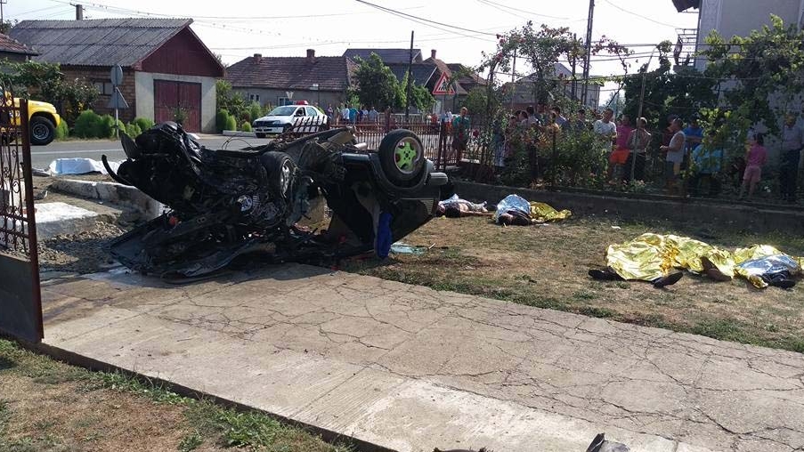 Duminica insangerata pe sosele din Romania. Sase persoane au murit pe loc in urma unui grav accident rutier