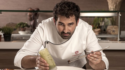 Chef Adi Hadean, prins in FAPT! Cum se poarta cu sotia lui atunci cand crede ca nu il vede nimeni