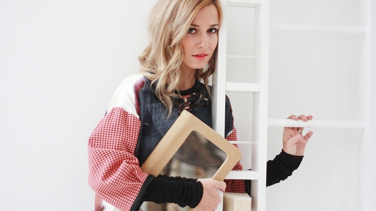 Dana Rogoz a ţipat de fericire! Blondina a apărut într-un film internaţional cu o distribuţie de excepţie! Vezi despre ce e vorba!