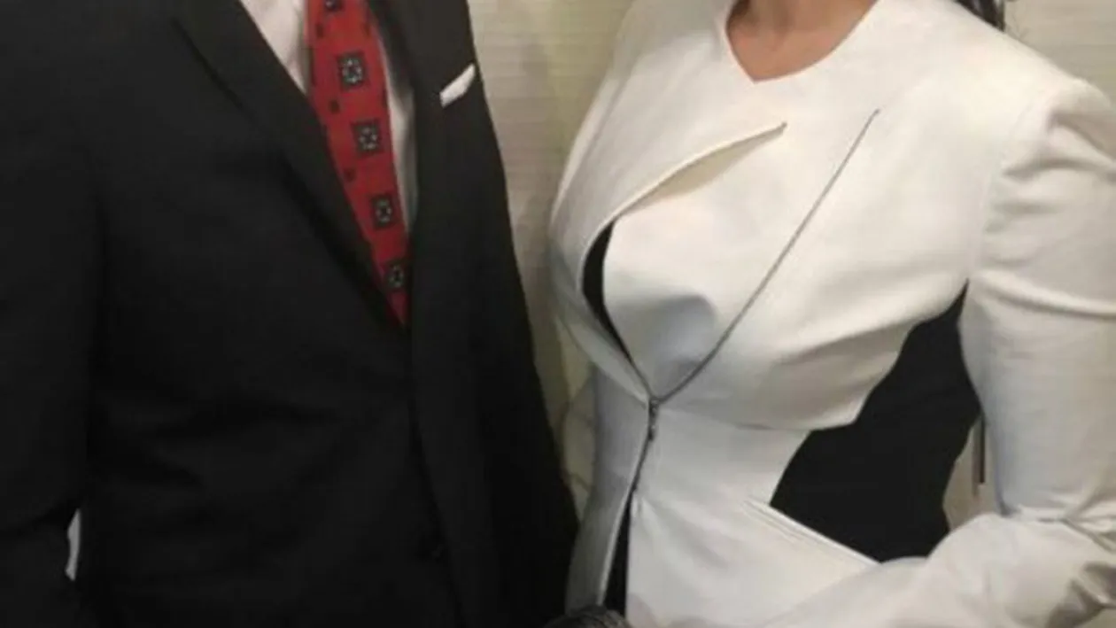 ”Este o relaţie în trei!. Andreea Marin vorbeşte despre blonda alături de care a fost surprins soţul ei