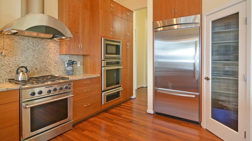 Cadavrele a două femei, găsite într-un frigider! Cine le-a ucis